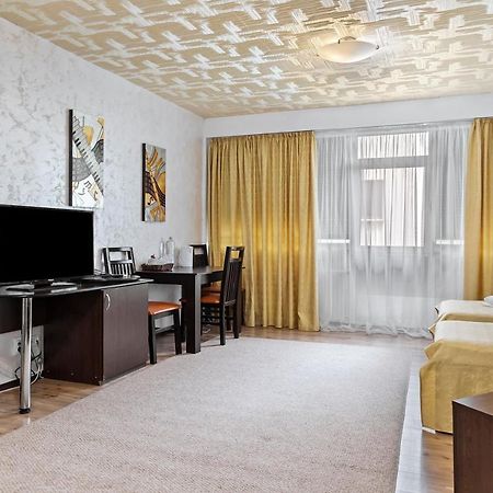 Hotel Charter Otopeni Ngoại thất bức ảnh