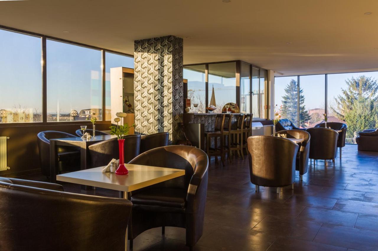 Hotel Charter Otopeni Ngoại thất bức ảnh