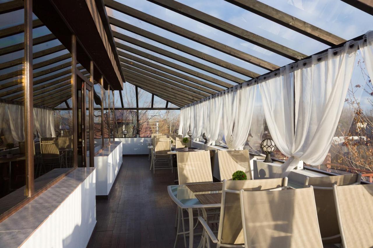 Hotel Charter Otopeni Ngoại thất bức ảnh