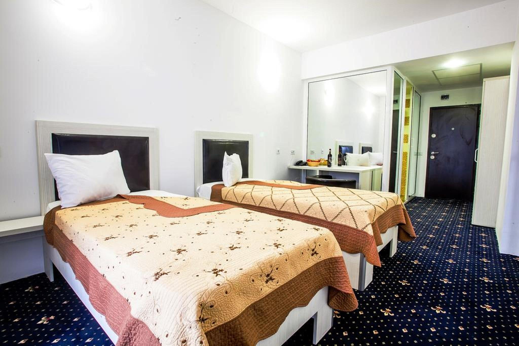 Hotel Charter Otopeni Ngoại thất bức ảnh