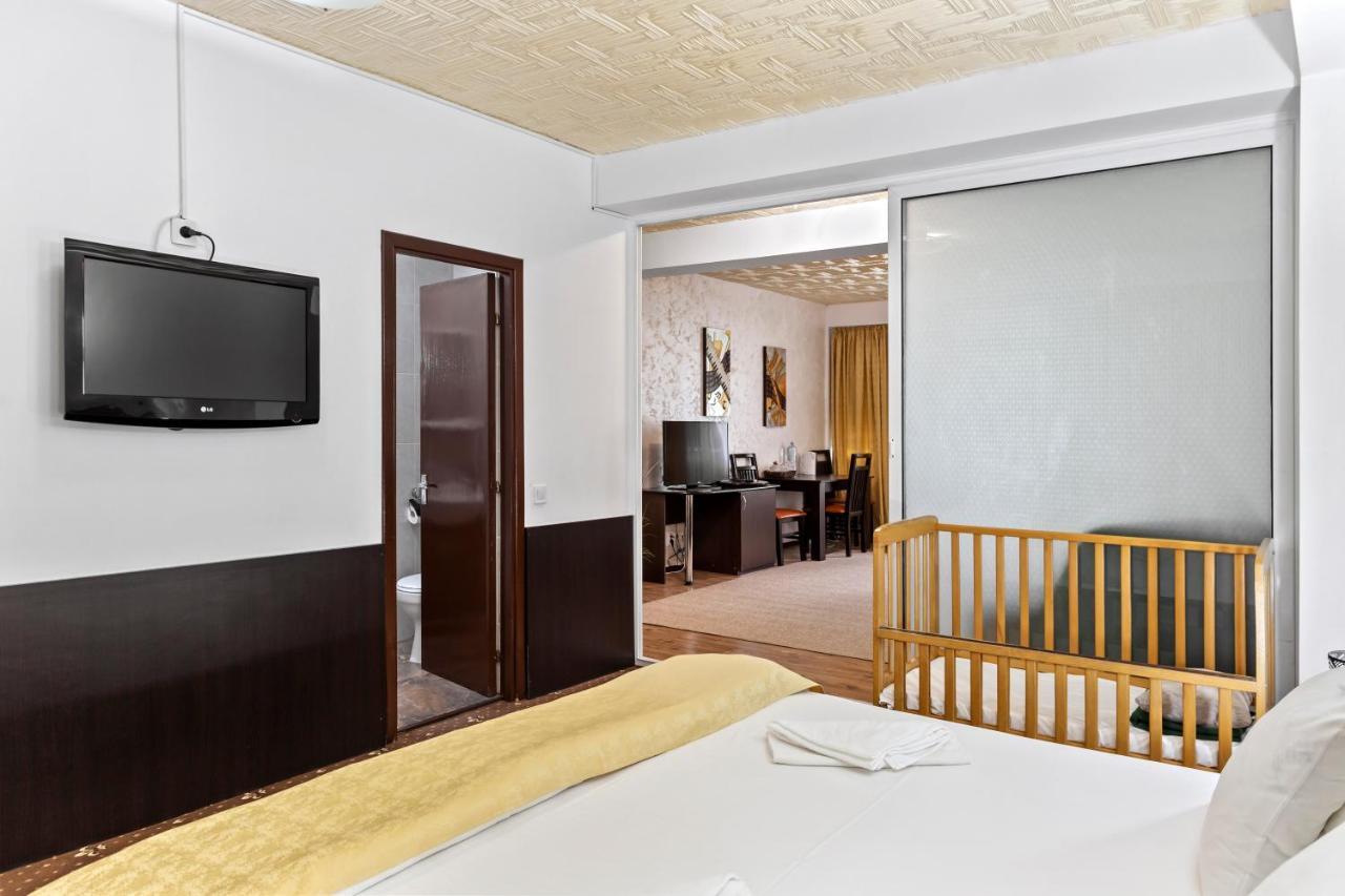 Hotel Charter Otopeni Ngoại thất bức ảnh