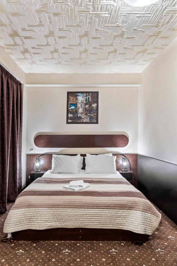 Hotel Charter Otopeni Ngoại thất bức ảnh