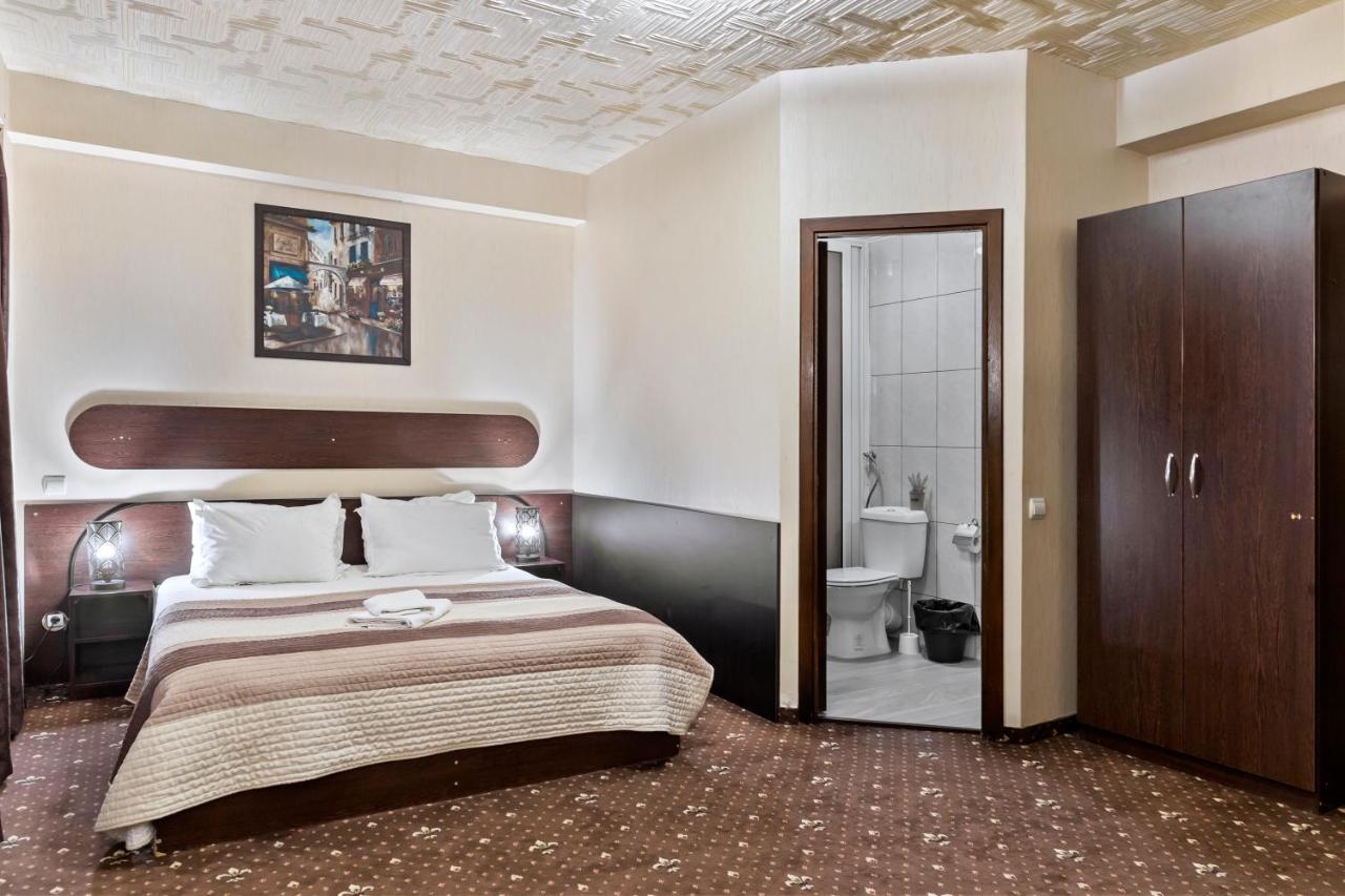Hotel Charter Otopeni Ngoại thất bức ảnh