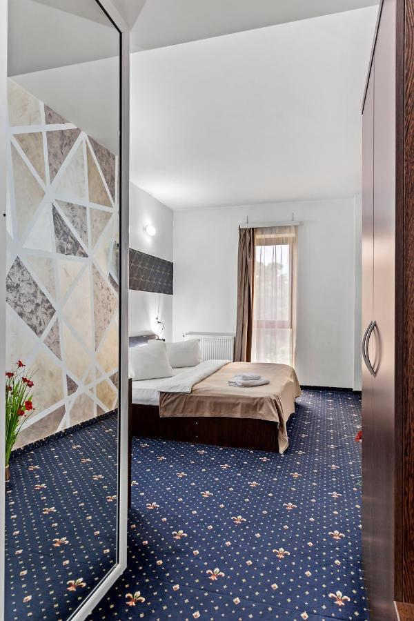 Hotel Charter Otopeni Ngoại thất bức ảnh