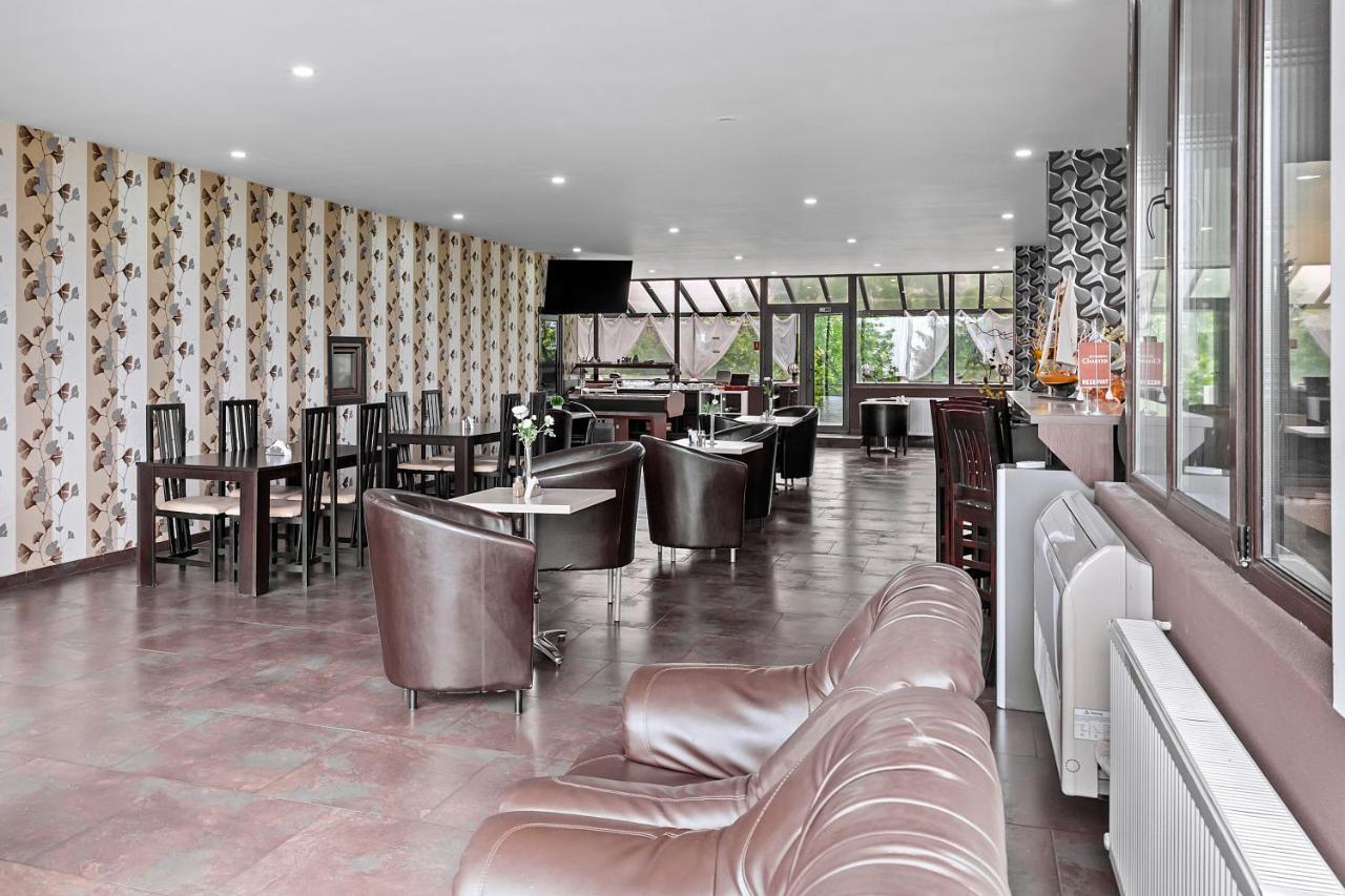 Hotel Charter Otopeni Ngoại thất bức ảnh