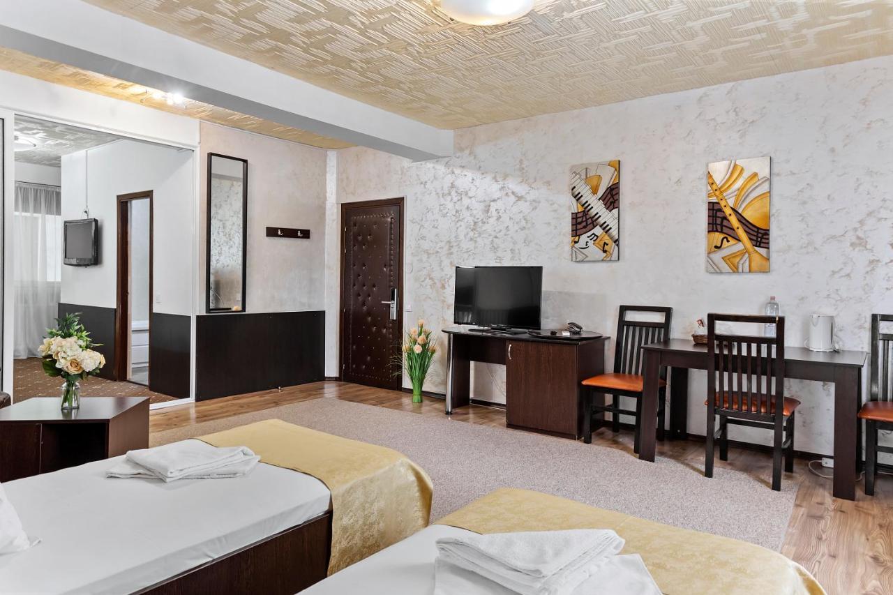 Hotel Charter Otopeni Ngoại thất bức ảnh