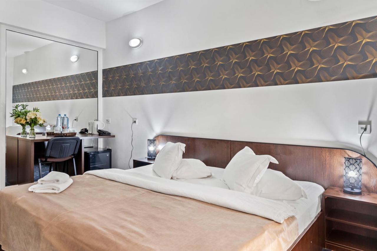 Hotel Charter Otopeni Ngoại thất bức ảnh