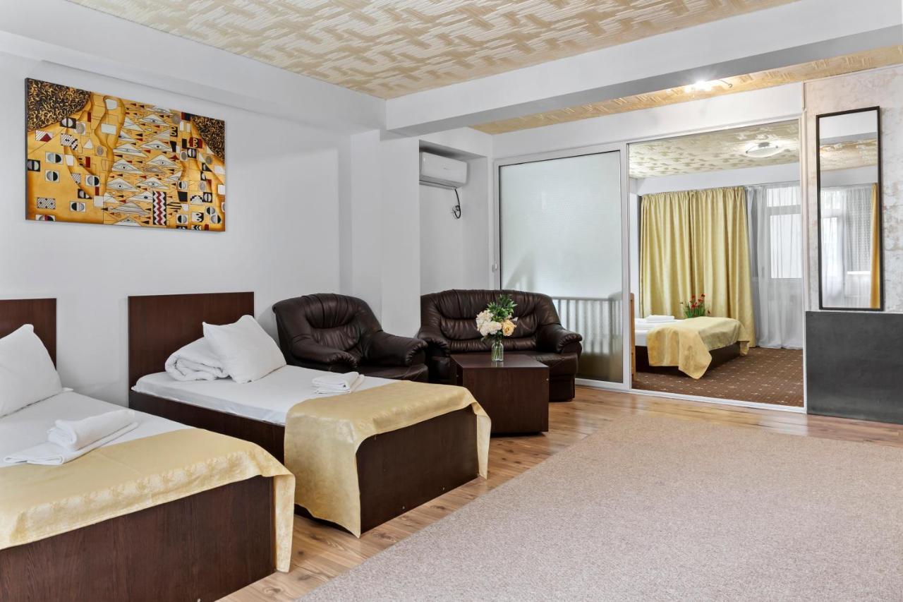 Hotel Charter Otopeni Ngoại thất bức ảnh