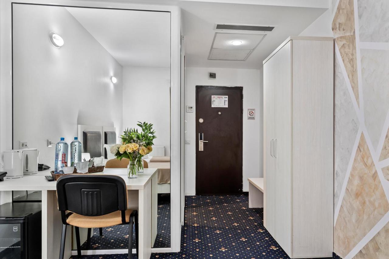 Hotel Charter Otopeni Ngoại thất bức ảnh