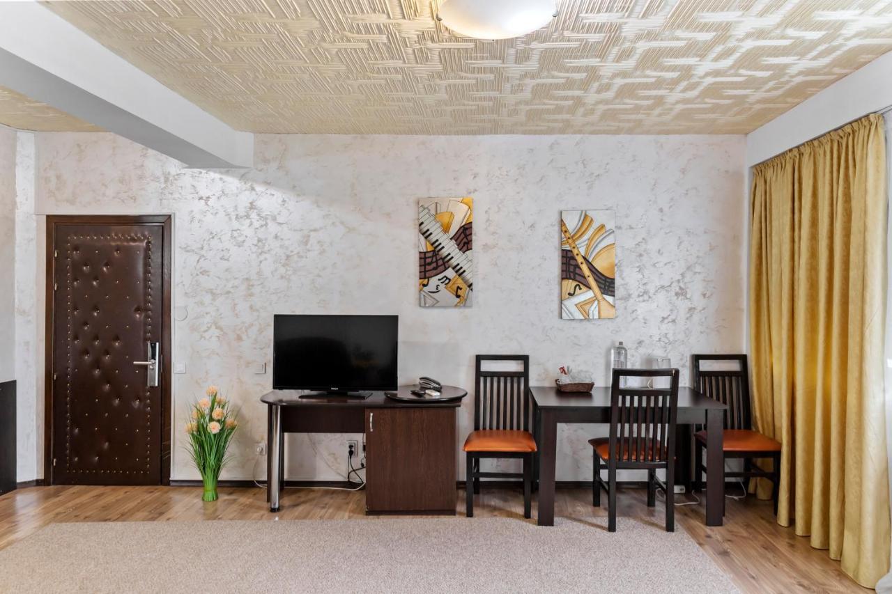 Hotel Charter Otopeni Ngoại thất bức ảnh