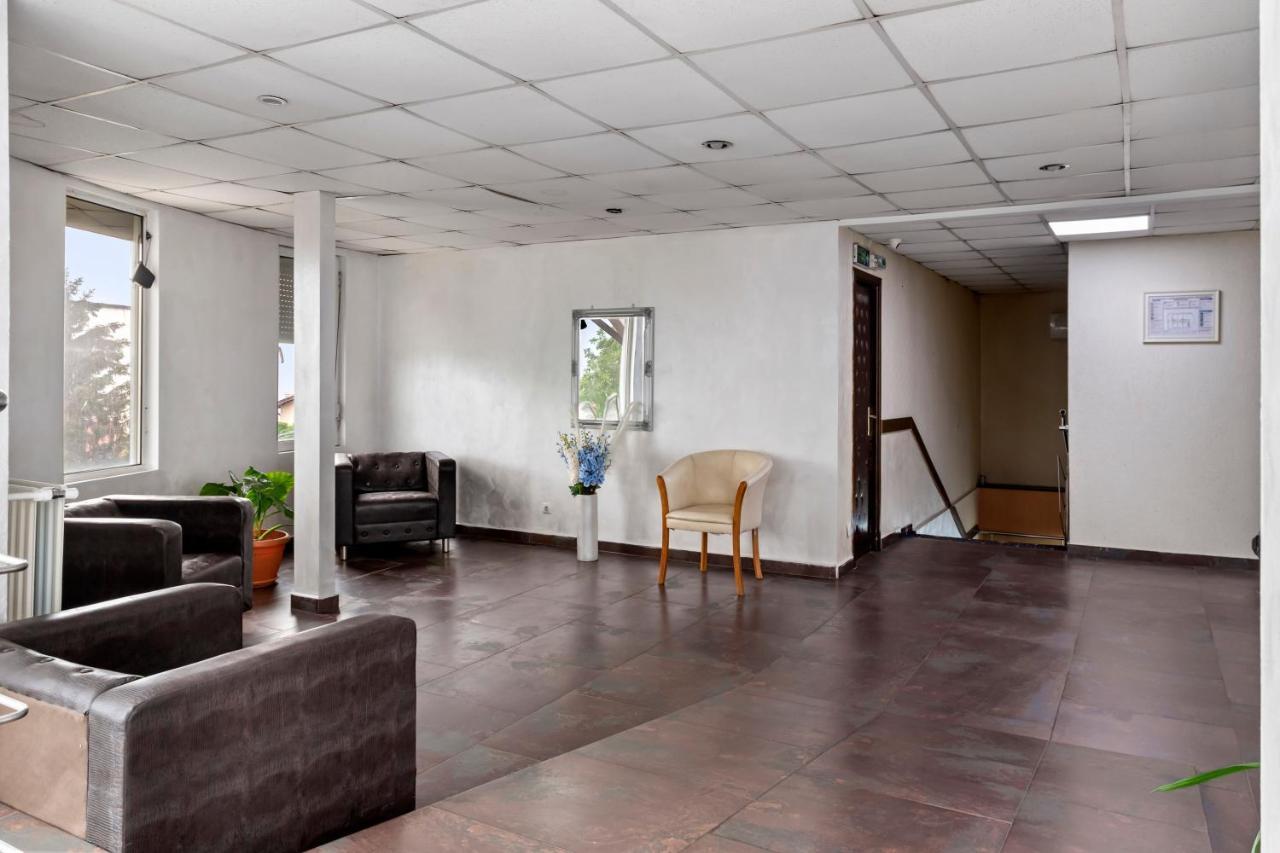 Hotel Charter Otopeni Ngoại thất bức ảnh