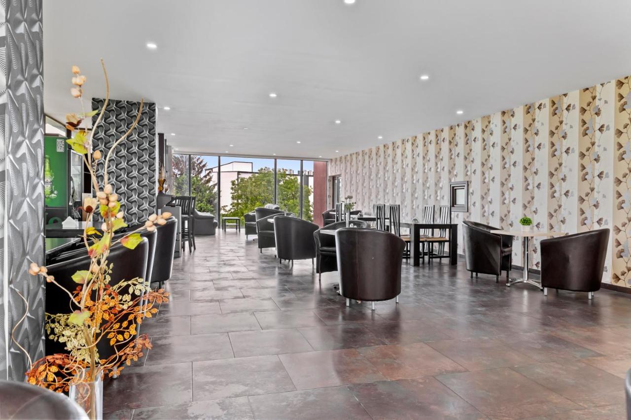 Hotel Charter Otopeni Ngoại thất bức ảnh