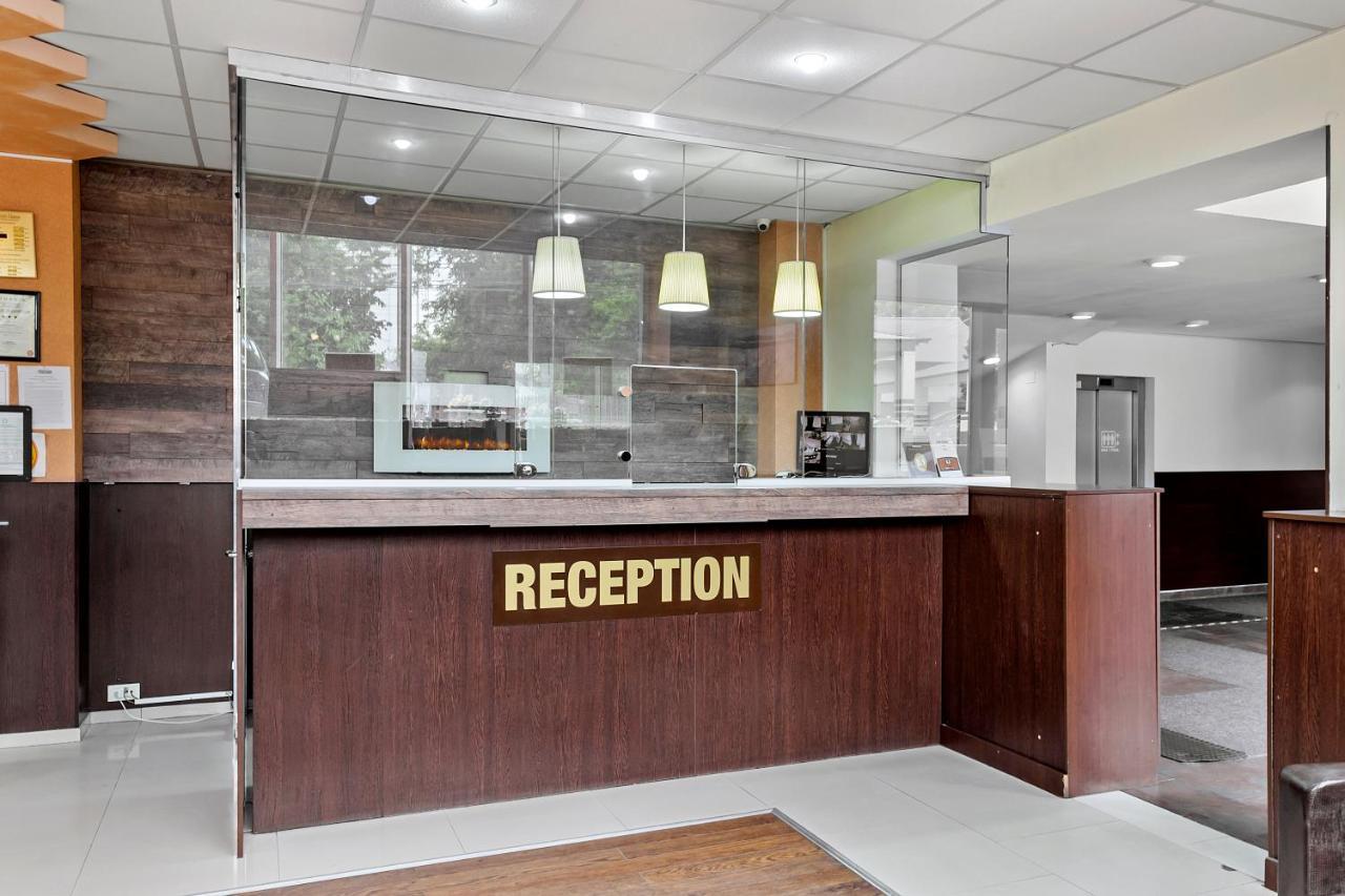 Hotel Charter Otopeni Ngoại thất bức ảnh