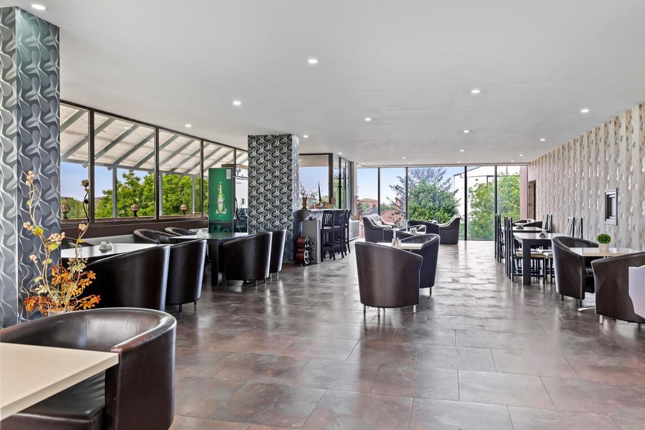 Hotel Charter Otopeni Ngoại thất bức ảnh