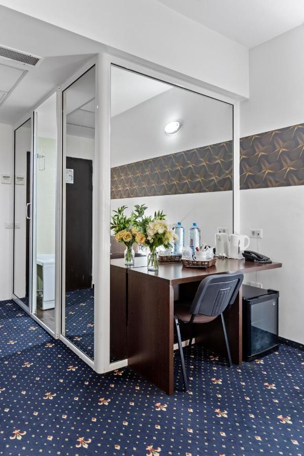 Hotel Charter Otopeni Ngoại thất bức ảnh