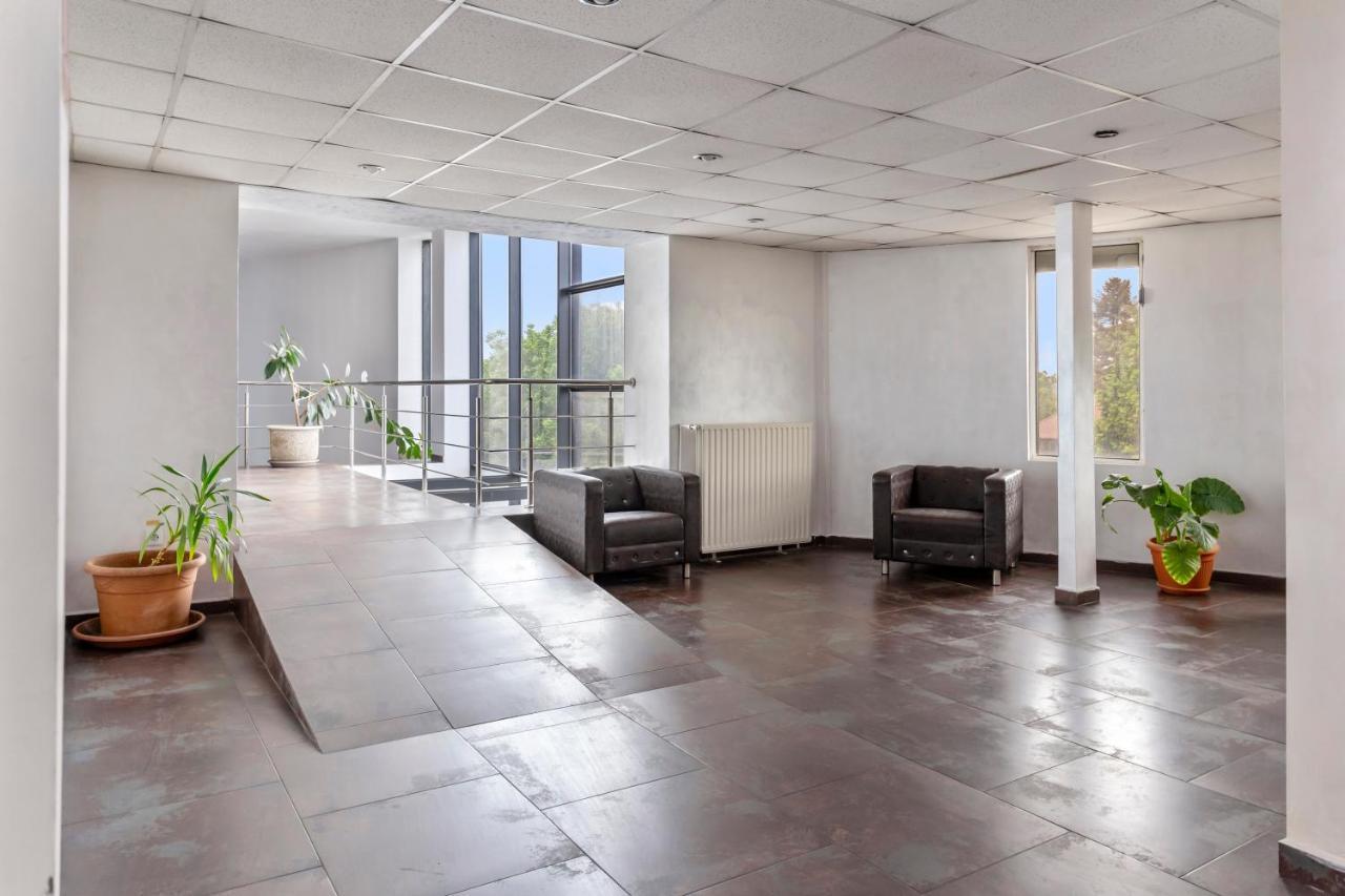 Hotel Charter Otopeni Ngoại thất bức ảnh