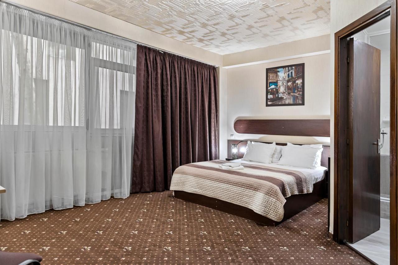 Hotel Charter Otopeni Ngoại thất bức ảnh
