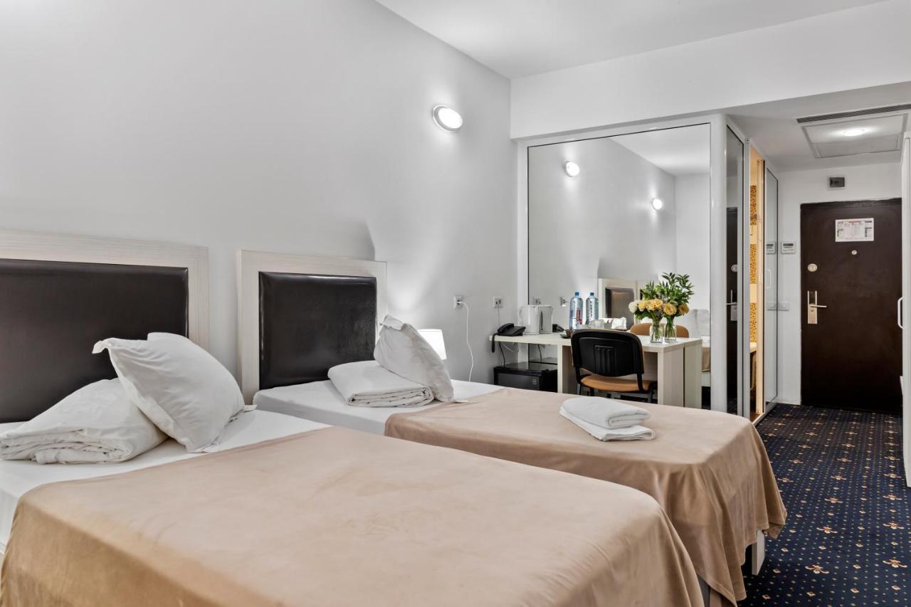 Hotel Charter Otopeni Ngoại thất bức ảnh