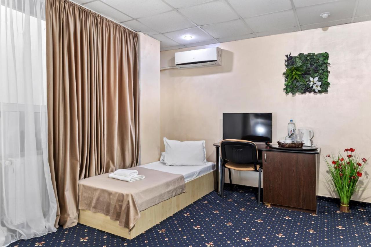 Hotel Charter Otopeni Ngoại thất bức ảnh