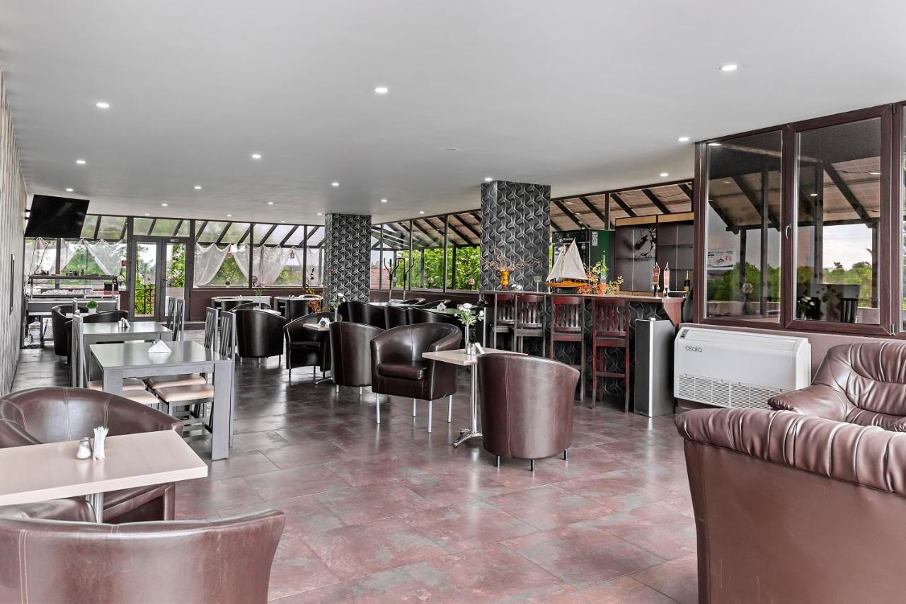 Hotel Charter Otopeni Ngoại thất bức ảnh