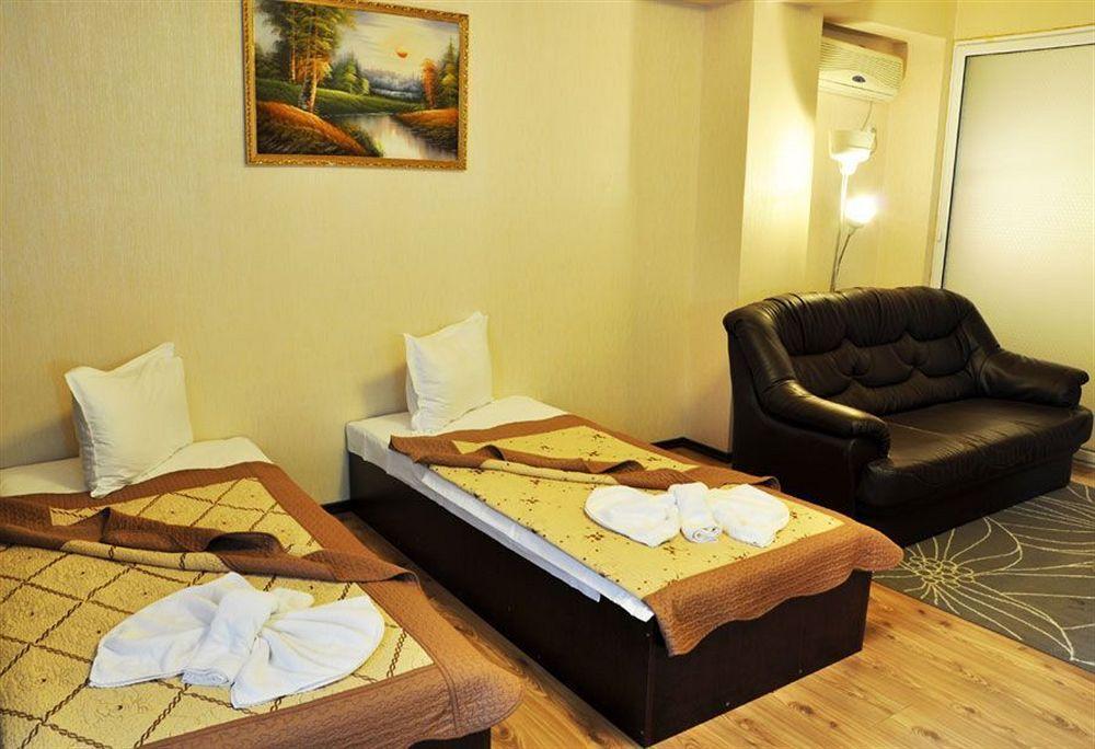 Hotel Charter Otopeni Ngoại thất bức ảnh