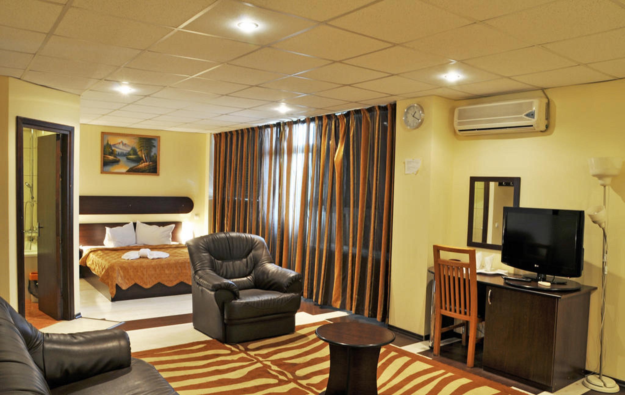 Hotel Charter Otopeni Ngoại thất bức ảnh