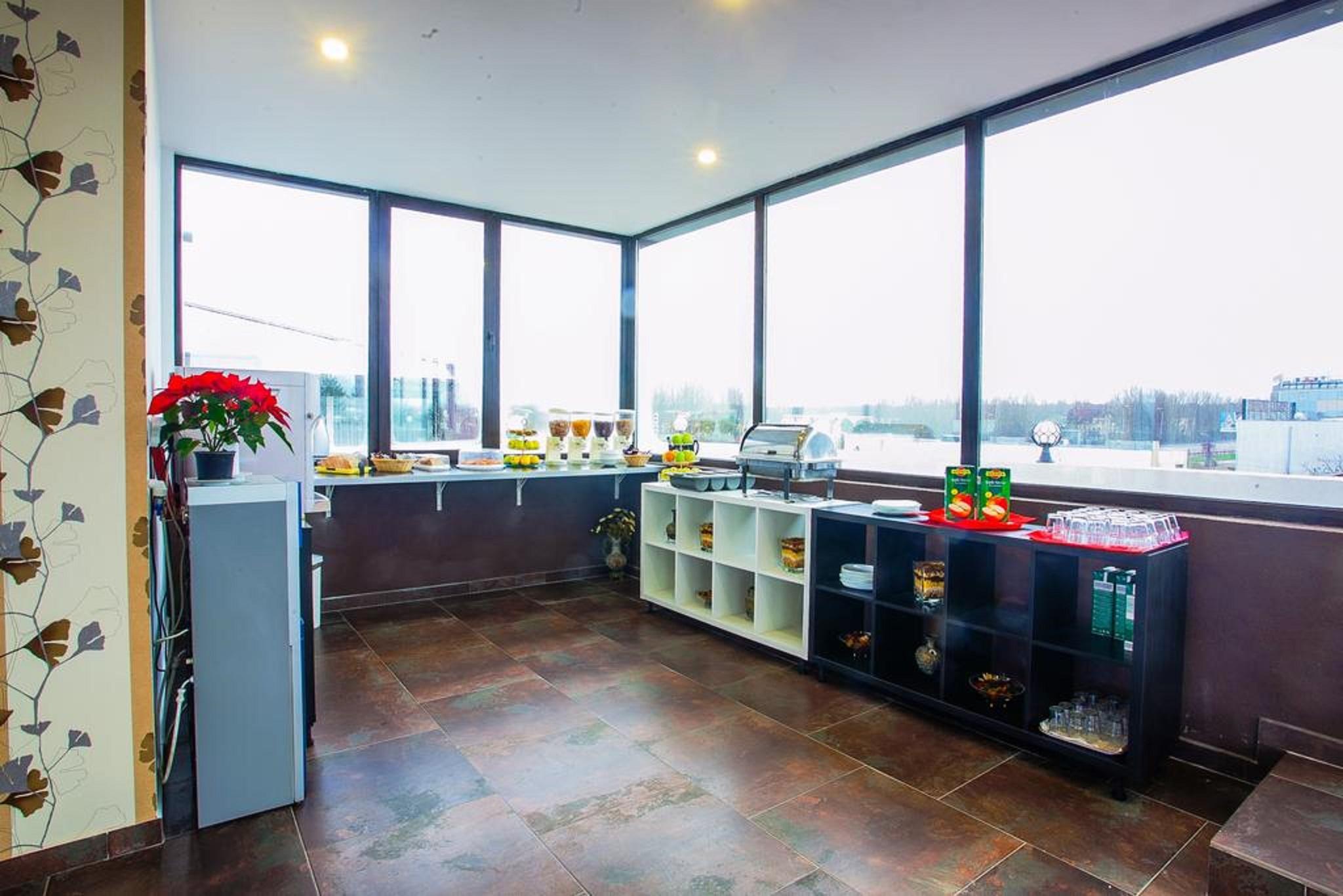 Hotel Charter Otopeni Ngoại thất bức ảnh