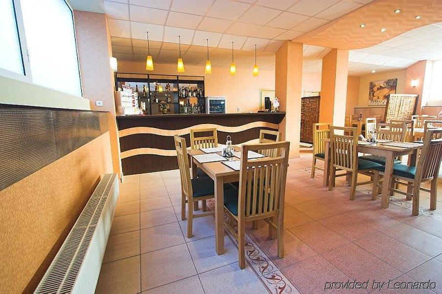 Hotel Charter Otopeni Nhà hàng bức ảnh