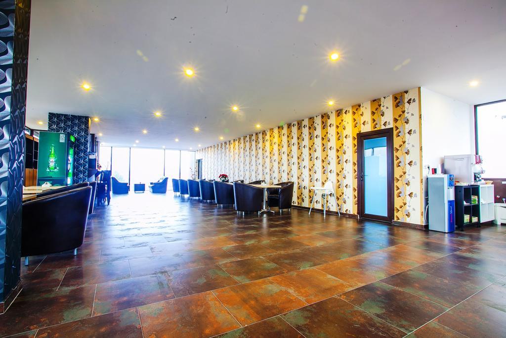 Hotel Charter Otopeni Ngoại thất bức ảnh